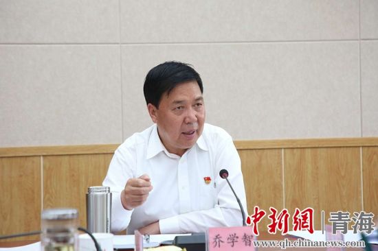 圖為黃南州州長(zhǎng)喬學(xué)智講話。黃宣攝