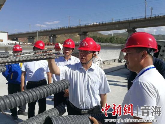 圖為生態(tài)環(huán)保專項督查現(xiàn)場。 孫舒亞攝