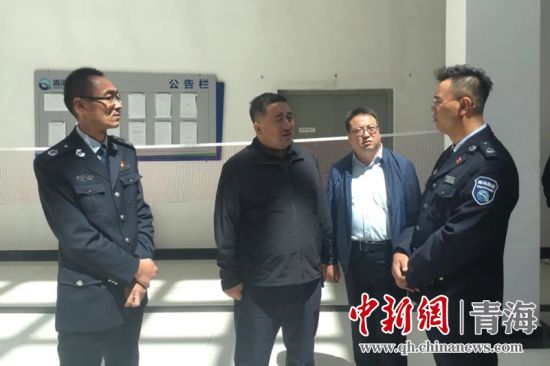 圖為生態(tài)環(huán)保專項督查現(xiàn)場。 孫舒亞攝
