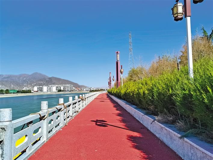 圖為濱河體育公園自行車車道。.jpg