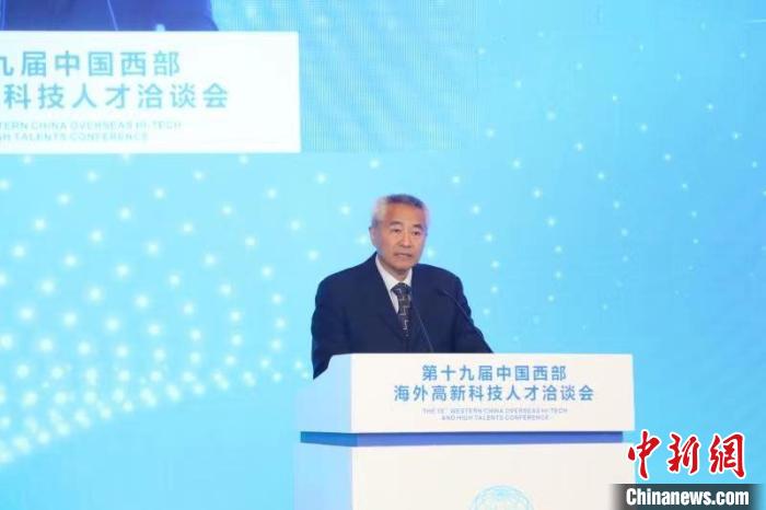 全國政協(xié)副主席、九三學社中央常務副主席邵鴻出席論壇并致辭?！∷拇ㄊ∥y(tǒng)戰(zhàn)部供圖