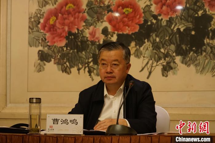 圖為全國人大常委會委員、全國人大華僑委員會副主任委員、致公黨中央副主席曹鴻鳴講話?！∨擞隄?攝