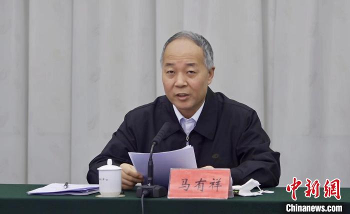圖為農(nóng)業(yè)農(nóng)村部副部長(zhǎng)馬有祥在部省共同打造青海綠色有機(jī)農(nóng)畜產(chǎn)品輸出地推進(jìn)會(huì)議上講話?！±罱瓕?攝