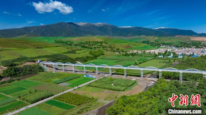 圖為引大濟(jì)湟西干渠的渡槽。(資料圖) 青海省水利廳 供圖