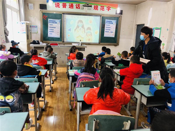 圖片默認標題_fororder_4、恢復(fù)上課的學(xué)生們-攝影-左斌