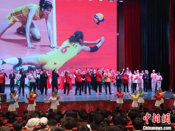2023年全國青少年女排集訓(xùn)閉幕式現(xiàn)場。　天津體育學(xué)院供圖