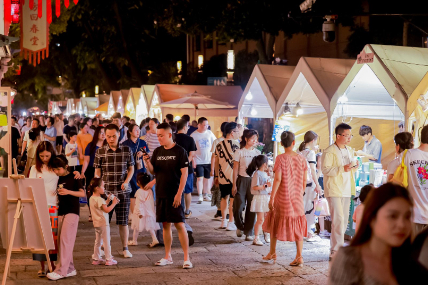 本屆中國大運河廟會吸引不少市民游客前來參觀游玩。拱墅區(qū)委宣傳部供圖