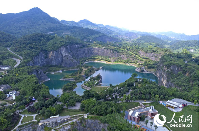 由廢棄礦山改建成的銅鑼山礦山公園。人民網(wǎng)記者 劉祎攝