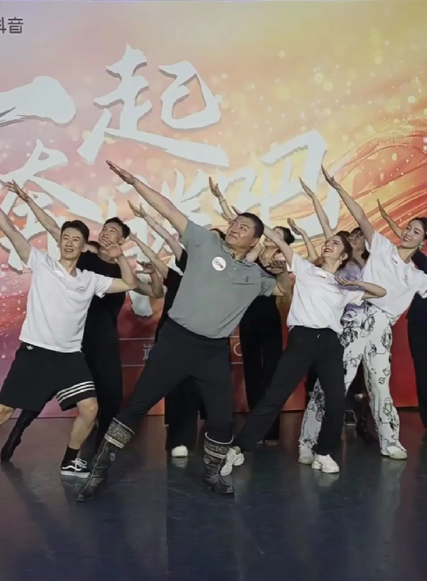 講好中華民族共同體故事，讓網(wǎng)絡(luò)“連心”更“聚心”