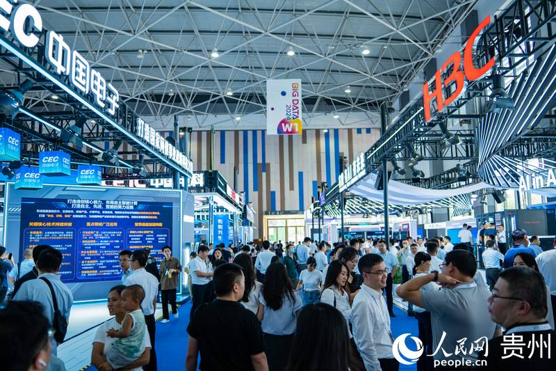 3、2024數(shù)博會共吸引400余家展商參展。人民網(wǎng) 陽茜攝.jpg