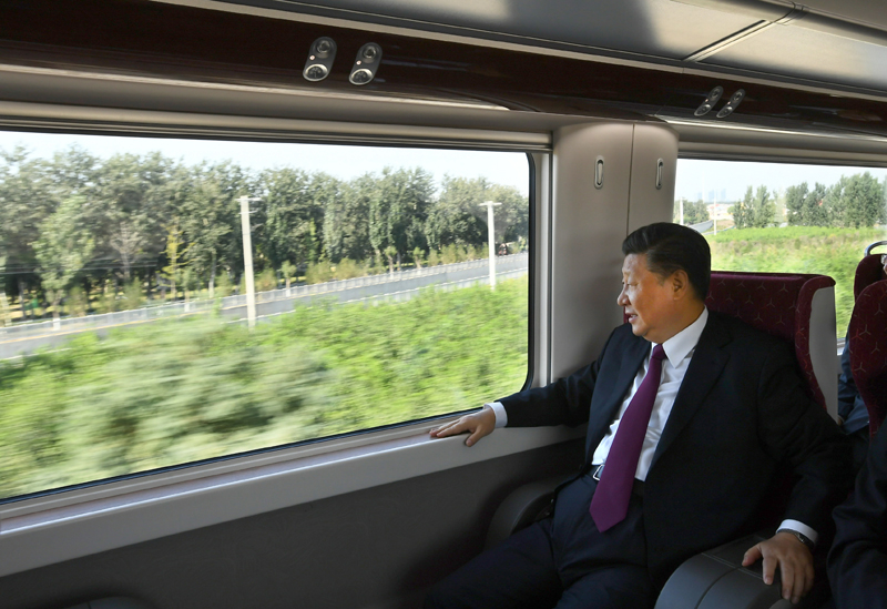 2019年9月25日，習(xí)近平總書記乘坐軌道列車前往北京大興國際機(jī)場(chǎng)。