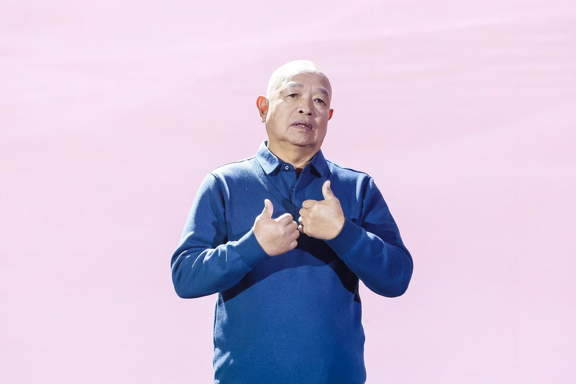 “山東好人”、煙臺市無聲洗車場經(jīng)理柳興濤。人民視頻供圖。