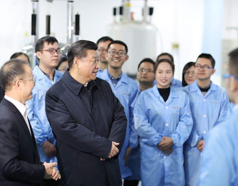 2019年1月17日，習(xí)近平在天津南開大學(xué)元素有機化學(xué)國家重點實驗室同師生親切交流。