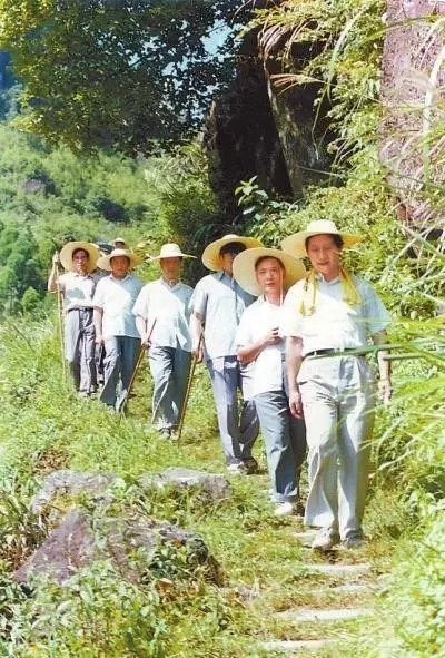1989年7月，習近平在壽寧縣山村。