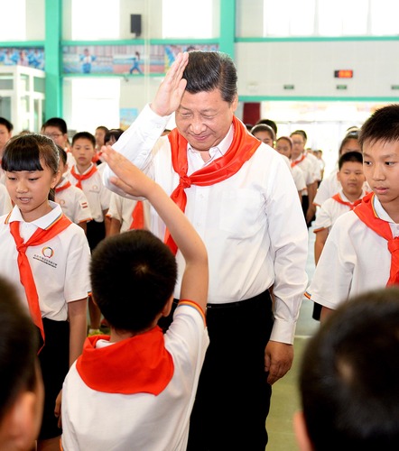 2014年5月30日，習(xí)近平總書記來到北京市海淀區(qū)民族小學(xué)，參加慶?！傲弧眹H兒童節(jié)活動。