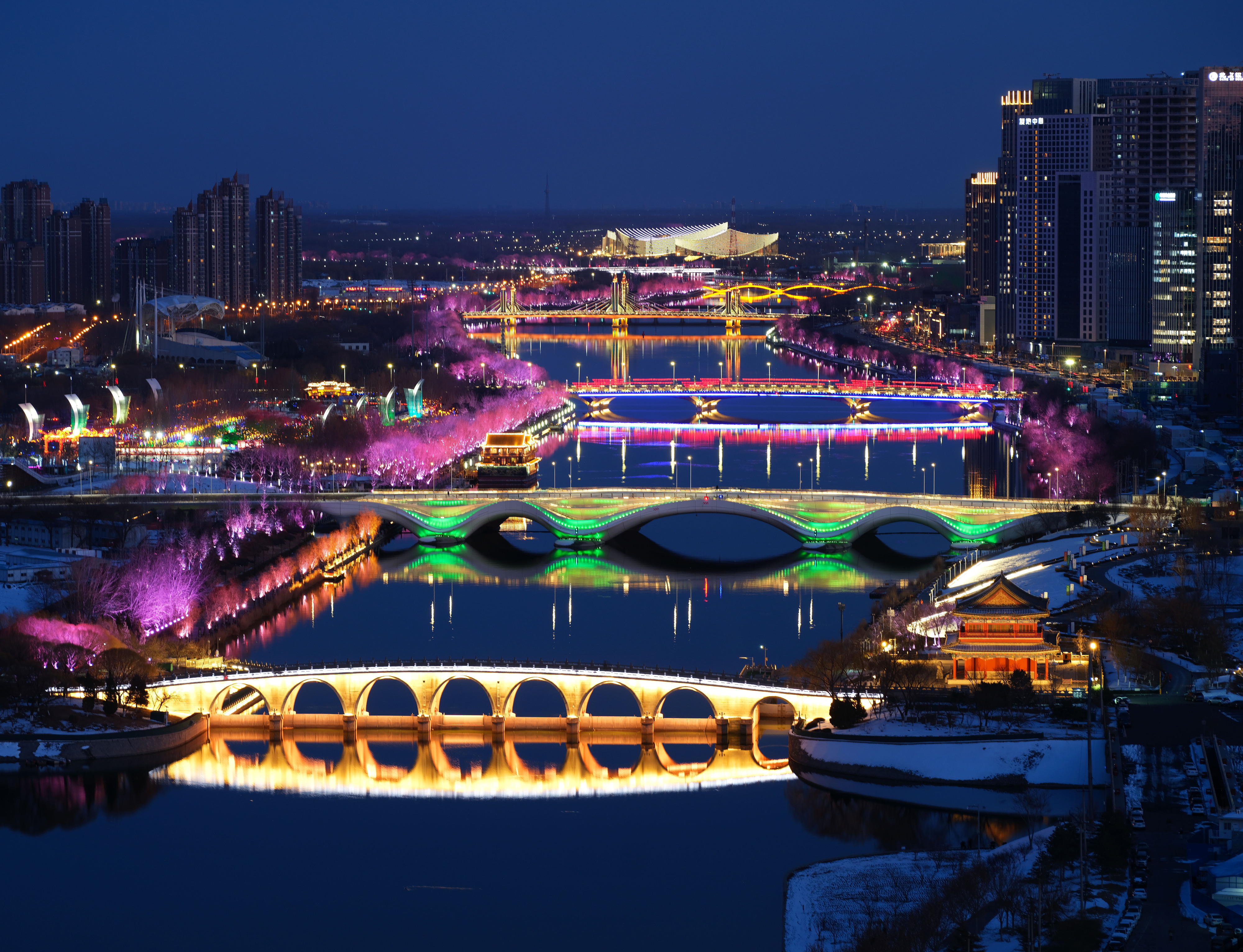 2024年2月22日，京杭大運河北京通州段夜景。