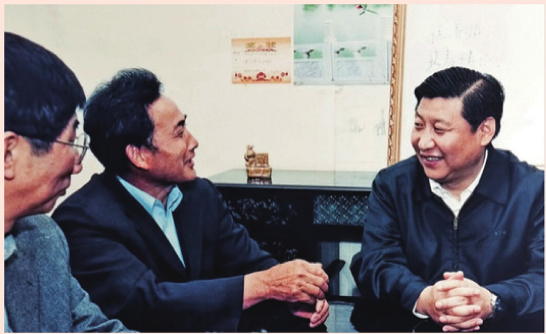 2003年4月24日，時任浙江省委書記習近平在浙江下姜村調(diào)研。