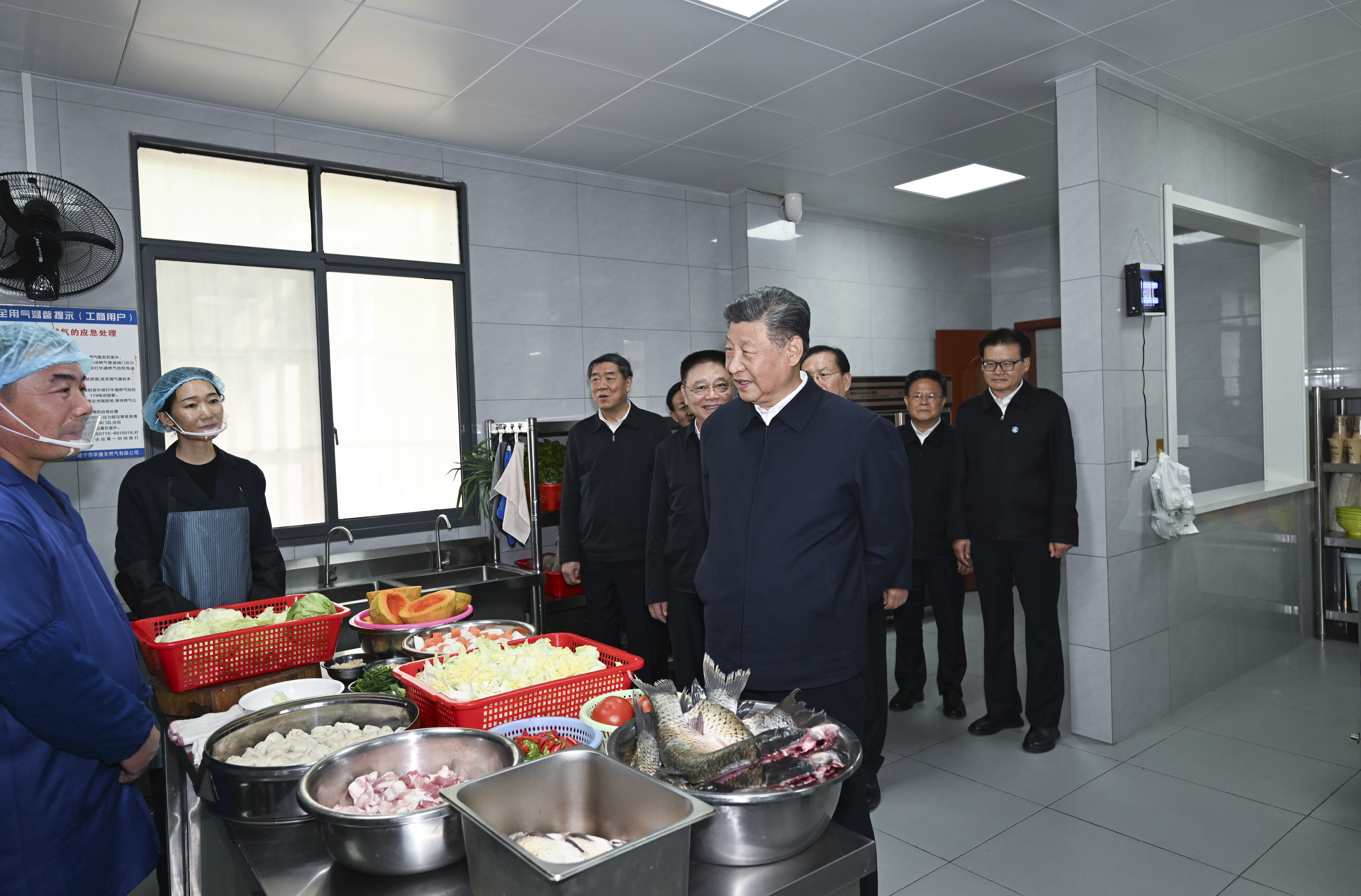 2024年11月5日，習(xí)近平總書記在湖北省咸寧市嘉魚縣潘家灣鎮(zhèn)四邑村考察。