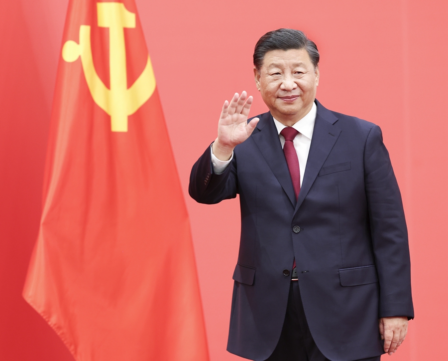 2022年10月23日，習(xí)近平在北京人民大會(huì)堂同采訪中共二十大的中外記者親切見面。