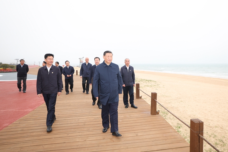 2024年5月22日，習(xí)近平總書記在山東日照陽光海岸綠道考察。