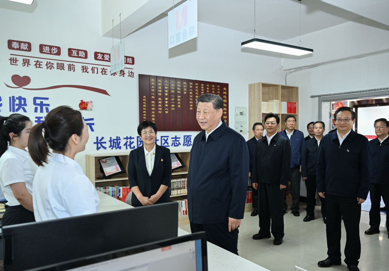 2024年6月19日，習(xí)近平總書記來到寧夏銀川市金鳳區(qū)長城花園社區(qū)考察。