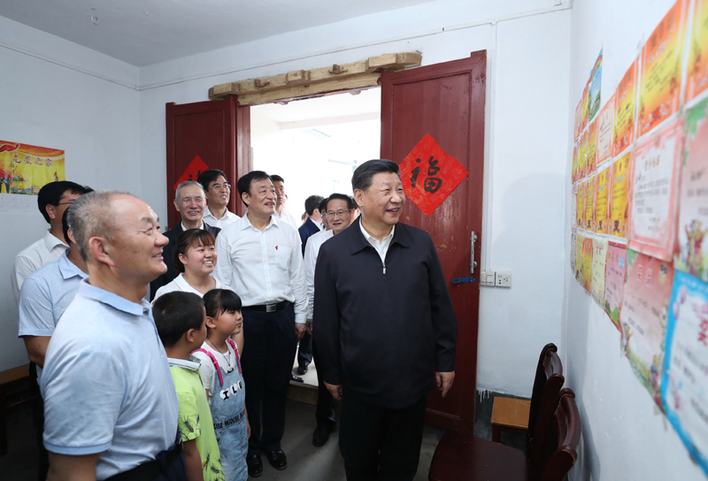 2019年5月20日，習(xí)近平總書記在江西省贛州市于都縣梓山鎮(zhèn)潭頭村看望村民孫觀發(fā)一家人。