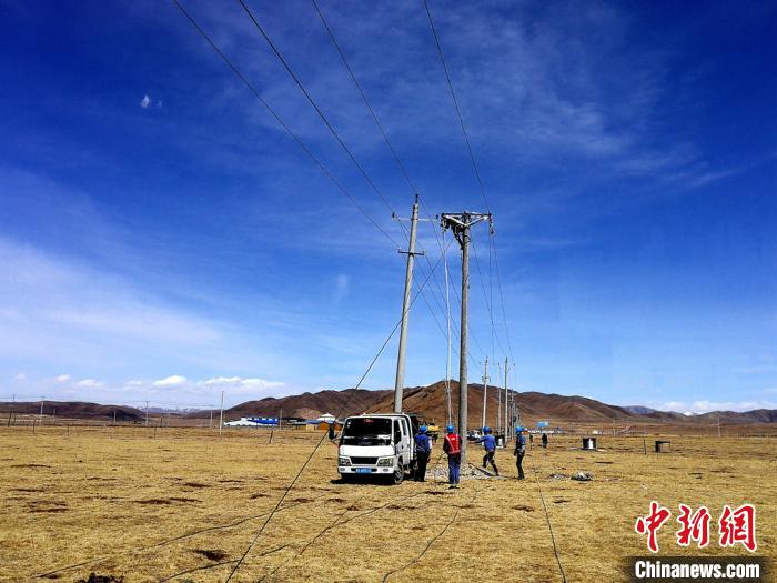 青海農網(wǎng)改造讓草原牧民用上清潔電采暖