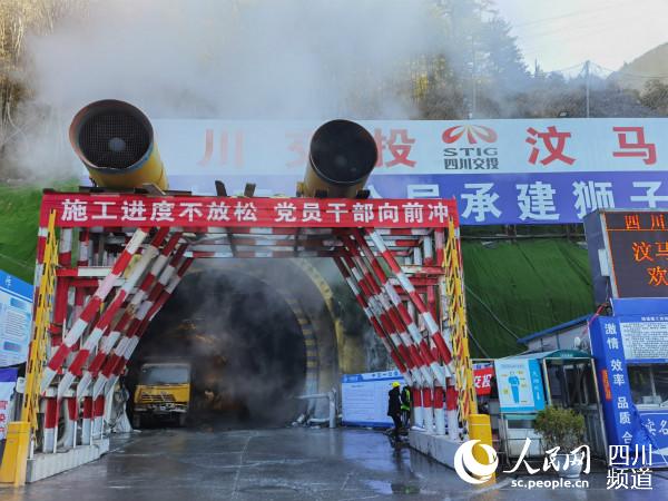 獅子坪隧道口。郭瑩 攝
