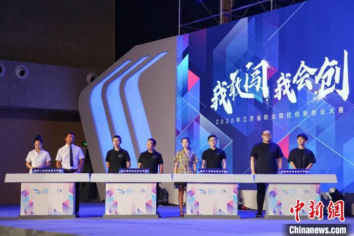 圖為拉東參加“建行杯”第六屆中國國際“互聯(lián)網(wǎng)+”大學生創(chuàng)新創(chuàng)業(yè)大賽省賽?！∈茉L者供圖 攝
