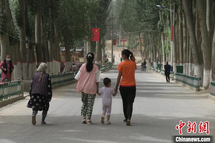 圖為進藏先遣英雄連誓師地原址所在的新疆維吾爾自治區(qū)和田地區(qū)于田縣普魯村現(xiàn)貌?！畛坛?攝