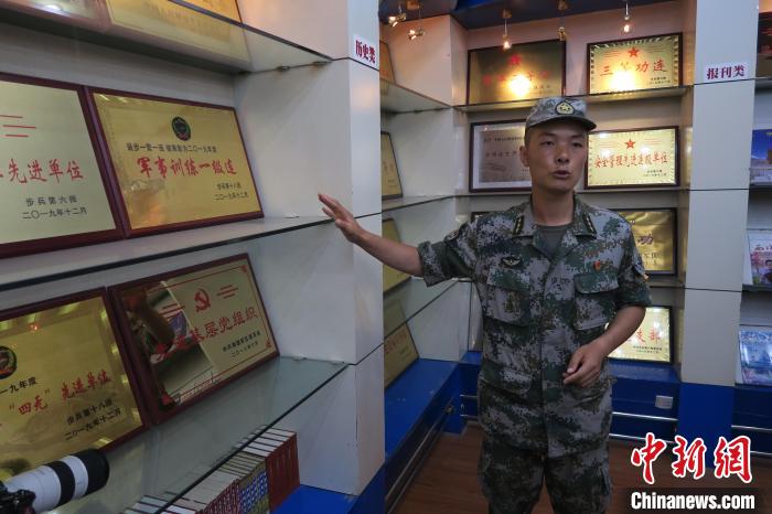 圖為南疆軍區(qū)某合成團1連連長齊楠。　楊程晨 攝