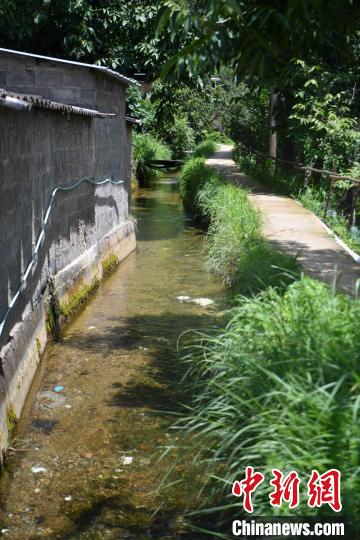 圖為至今仍在流淌的楚援溝。　劉冉陽 攝