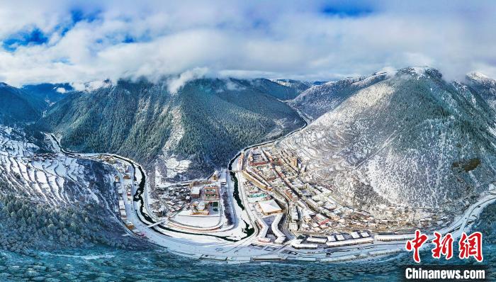 壤塘的雪后美景?！∪捞量h融媒體中心供圖
