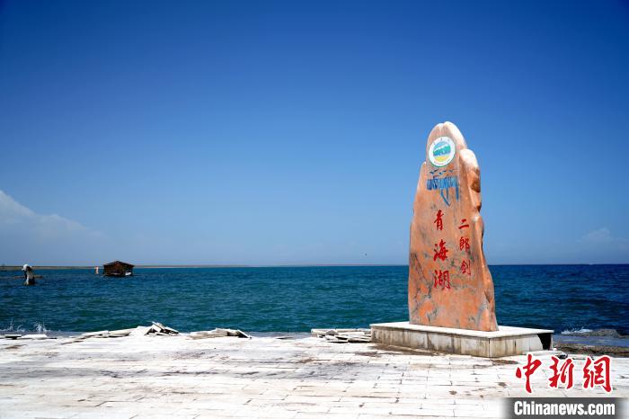 圖為青海湖景區(qū)一角?！O睿 攝