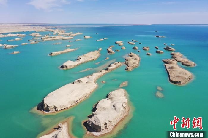 航拍青海大柴旦烏素特水上雅丹奇特景觀?！●R銘言 攝