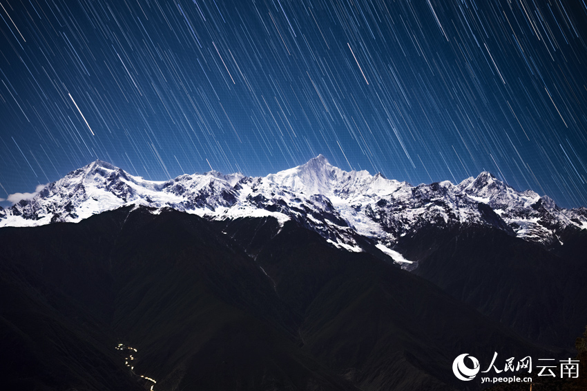 梅里雪山“星河流淌”奇觀。趙一舟攝