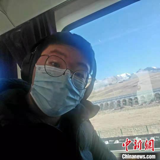 1月8日在西藏那曲開往拉薩火車上?！∈茉L者供圖 攝