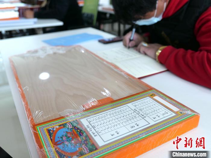 圖為天文歷算計(jì)算工具?！≈x牧 攝