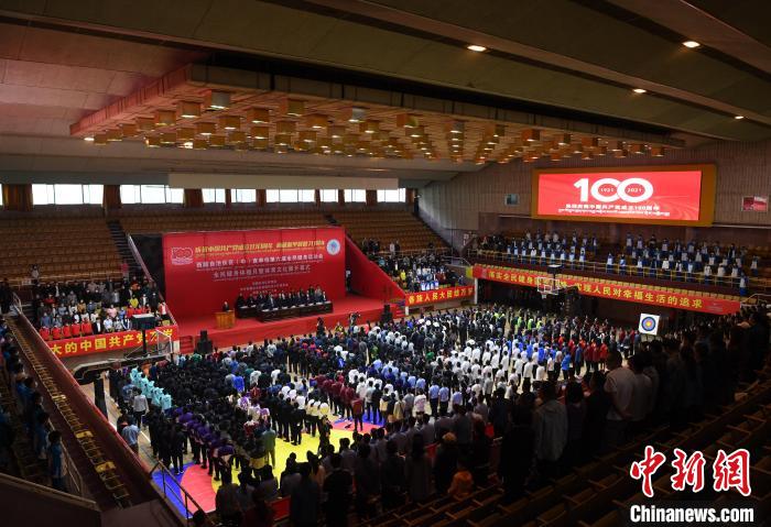 圖為西藏自治區(qū)區(qū)(中)直單位第六屆全民健身運(yùn)動會、全民健身體驗月暨體育文化展活動現(xiàn)場 貢嘎來松 攝