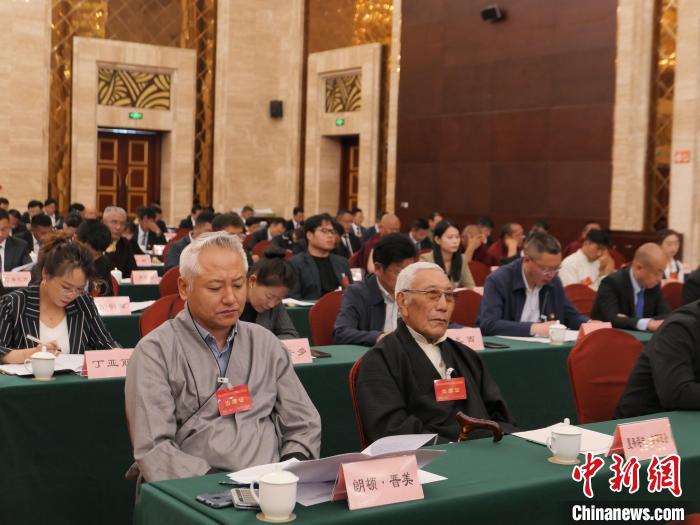 圖為西藏自治區(qū)各族各界慶祝中國(guó)共產(chǎn)黨成立100周年座談會(huì)現(xiàn)場(chǎng)?！≈x牧 攝