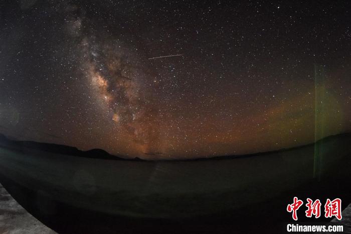 錯鄂湖星空璀璨，一顆流星劃過。　<a target='_blank' ></p><p  align=
