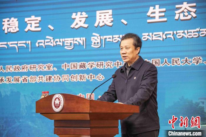 圖為西藏民族大學(xué)黨委書記、副校長(zhǎng)劉凱在開幕式上致辭?！钪覍?攝