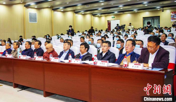 圖為與會(huì)專家學(xué)者聽會(huì)。　楊忠寧 攝