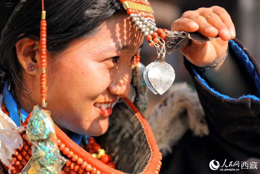 撩起“神秘面紗”。人民網(wǎng) 李海霞