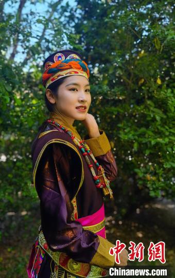 圖為國(guó)家級(jí)非遺項(xiàng)目——林芝工布藏族服飾?！±盍?攝