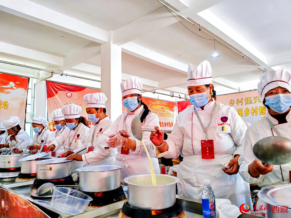 廚藝比拼。人民網(wǎng) 李海霞攝