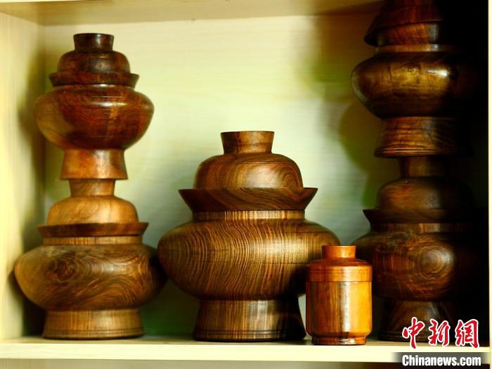 圖為各種木碗成品?！?鄧巴 　攝
