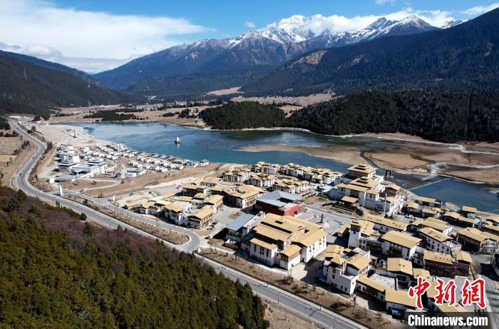 2月17日，西藏林芝魯朗小鎮(zhèn)。(無人機照片) 李林 攝