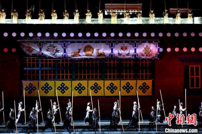 3月17日，西藏拉薩，《文成公主》大型史詩(shī)劇演出現(xiàn)場(chǎng)。　李林 攝