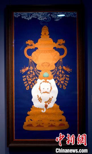 圖為5月16日，展覽中的新創(chuàng)唐卡作品《瑞象承香》。　李林 攝